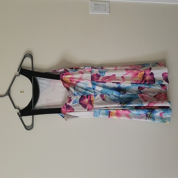 Sundress - Picture 2 of 4